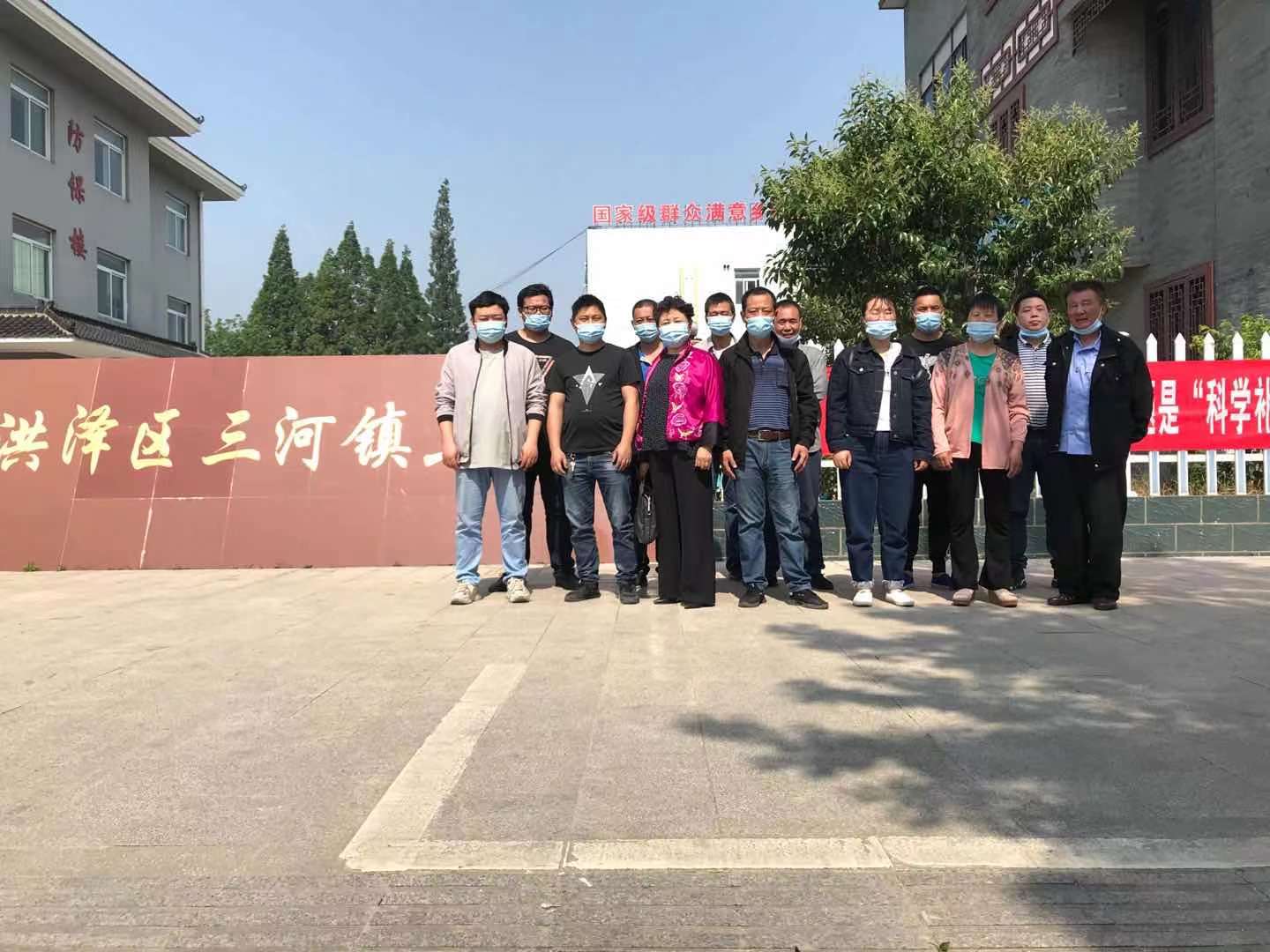 提供暖心接送專車！洪澤區三河鎮政府全力“護航”歐西員工疫苗接種